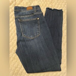 Judy Blue Dark Wash Skinny Jeans with frayed hem 13/31